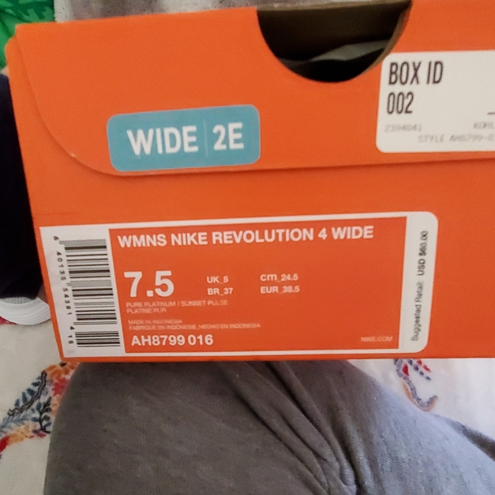 Nike's - Picture 3 of 3